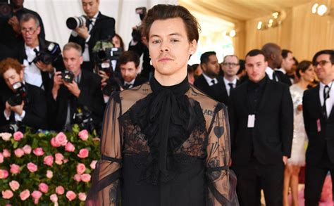 Harry Styles dons lace Gucci gown as 'Vogue'’s first solo male 